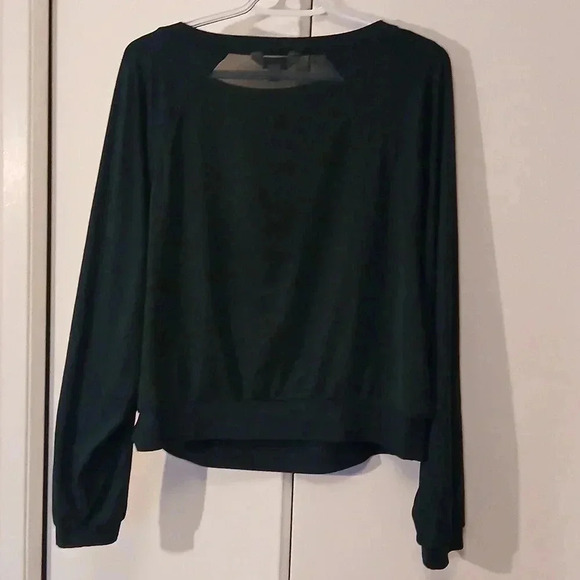 Dark green long sleeve Active  Wear - Picture 10 of 12